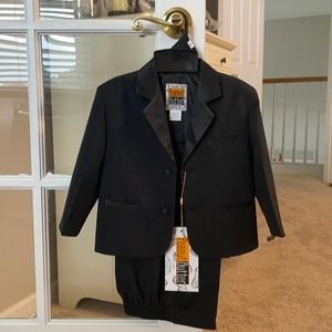 Toddler black tuxedo size 3T